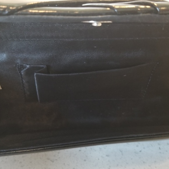 Sophisticated Black Cluch ๐ - Picture 3 of 7